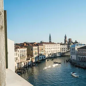 https://locanda-ai-santi-apostoli.hotelinveneto.com